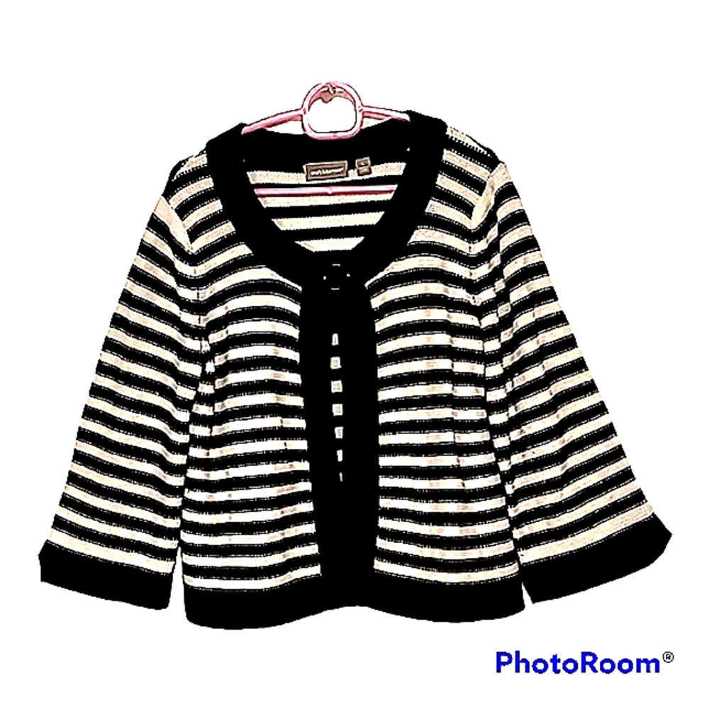 CROFT & BARROW VINTAGE  BLACK AND WHITE  BELL SLEEVE CARDIGAN EUC - Picture 3 of 9